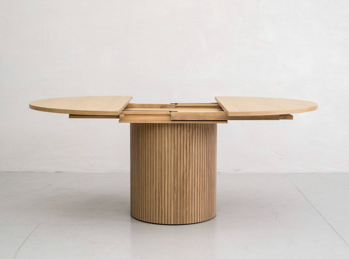 MODERN NATURAL OAK ROUND DINING TABLE WIHT EXTENSION 1255-VIG
