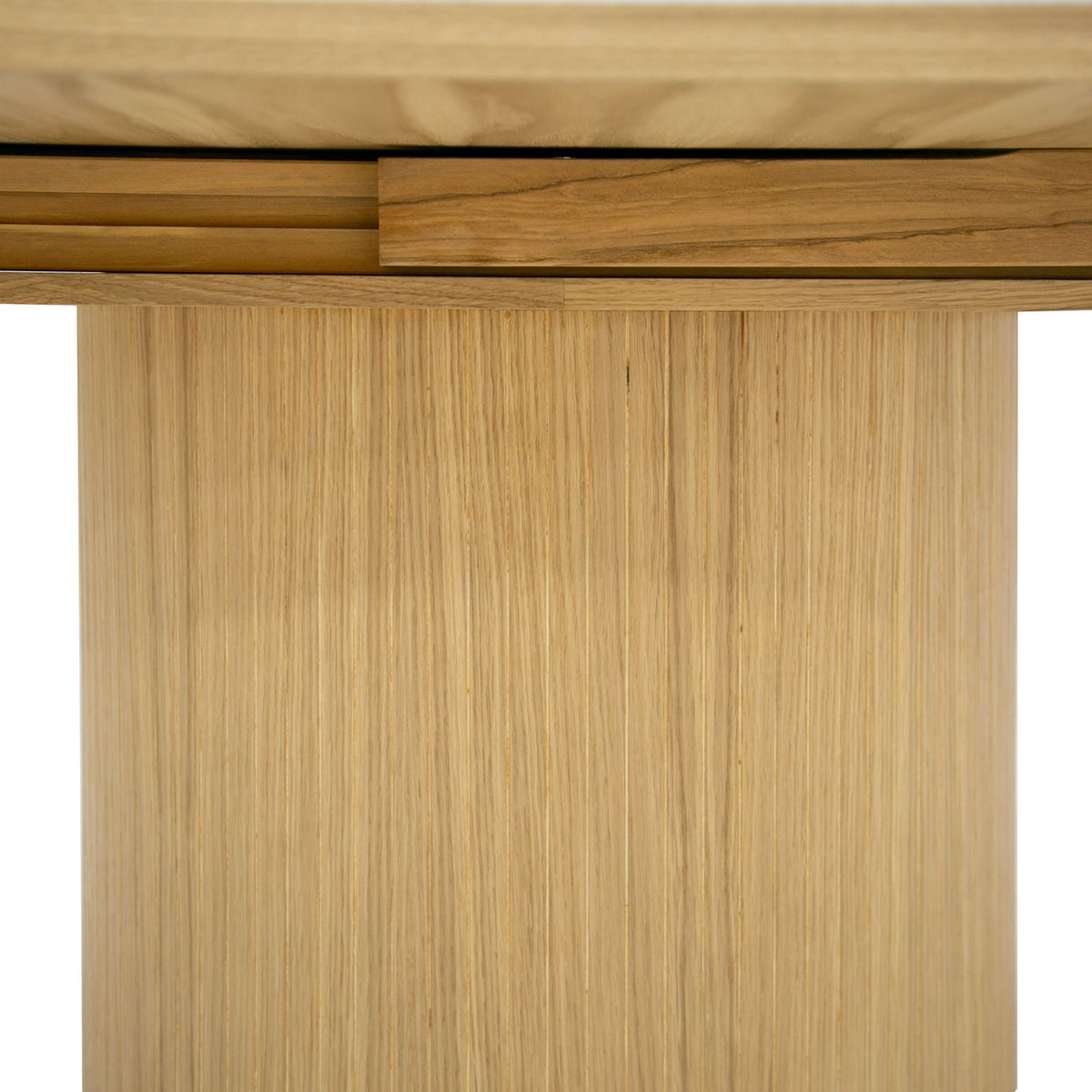 MODERN NATURAL OAK ROUND DINING TABLE WIHT EXTENSION 1255-VIG