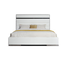 Load image into Gallery viewer, QUEEN BED FRAME 81530/81531 VIG