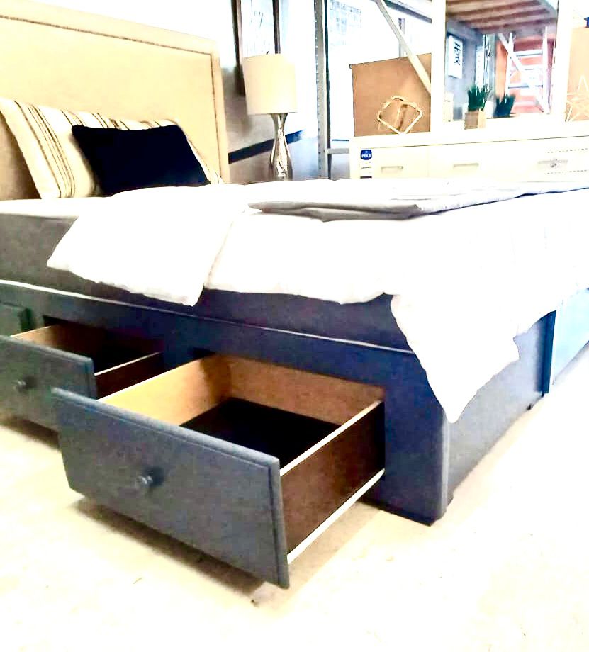CHEST BED WITH DRAWERS AND FREE MATTRESS