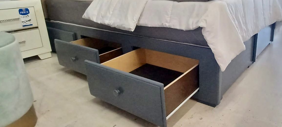 CHEST BED WITH DRAWERS AND FREE MATTRESS